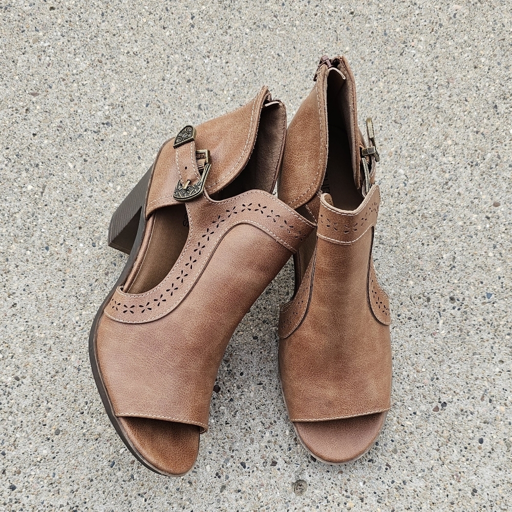 Women's Tan Peep-Toe Heeled Sandals